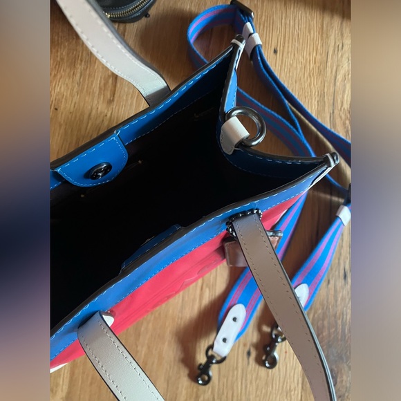 Coach Field Tote 22 With Colorblock Quilting And Coach Badge LIKE NEW - Picture 10 of 12